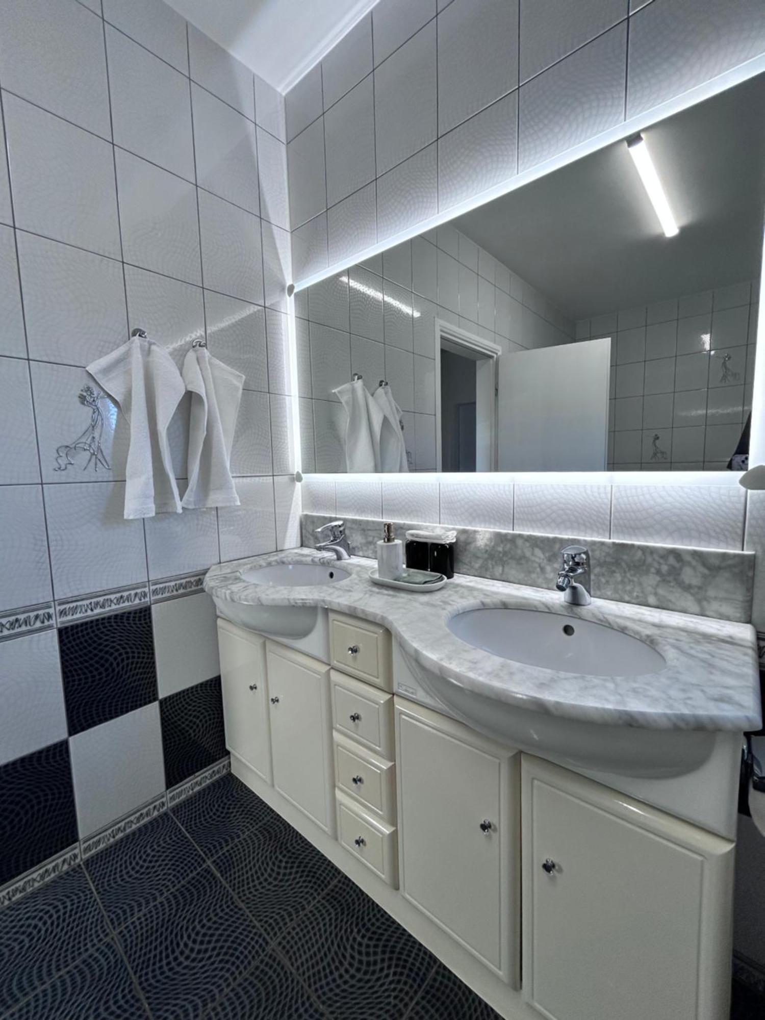 Astarea - Luxe Penthouse In Nature - Jacuzzi - Free Private Parking - Terrace & Balcony - Peace Zagreb Bagian luar foto